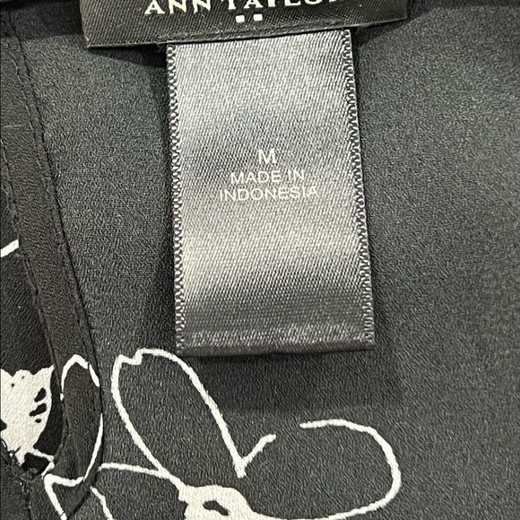 Ann Taylor Black Floral Wrap Top M - Picture 5 of 5